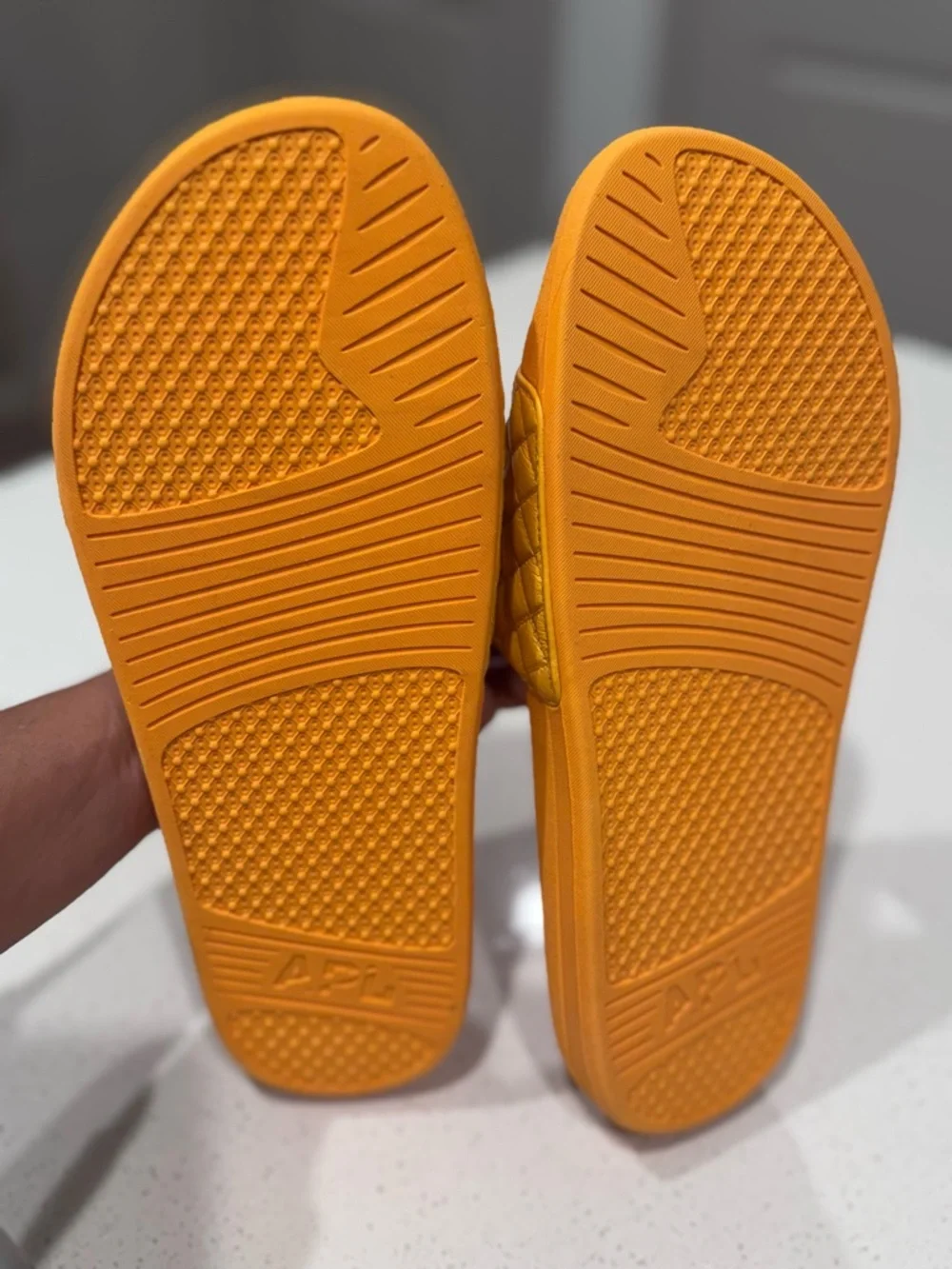 APL Men’s Lusso Quilted Leather Slides NIB Mango Size 11